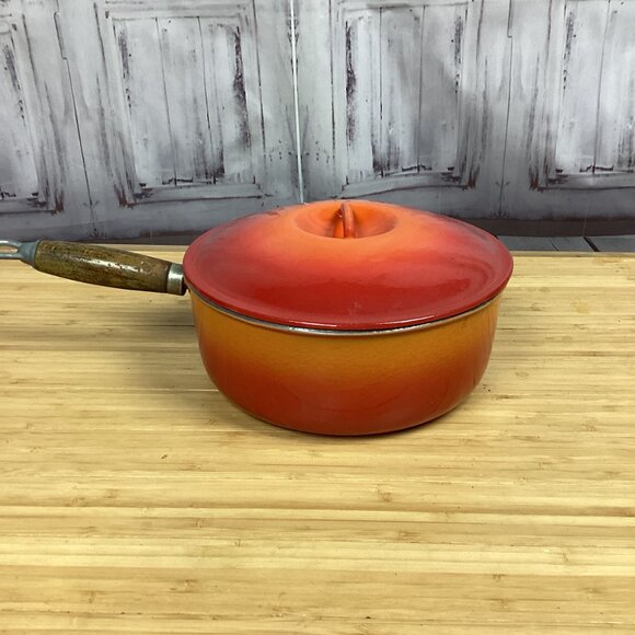 Vintage LeCreuset Flame Orange #22 Enamel Sauce Pan - Picture 3 of 13